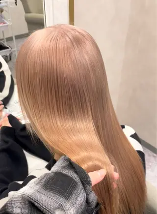 ロング wistell所属・ハイトーン/艶カラー sarina🩷のヘアスタイル