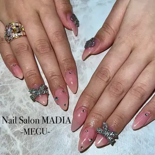 ネイル MADIA藤沢所属・MADIA MEGUのネイルデザイン