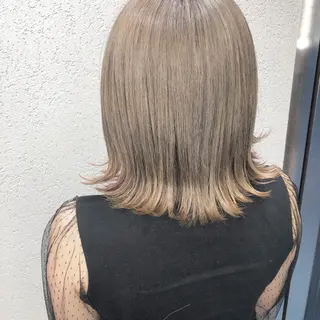 ミディアム AKANE 【zina新宿】のヘアスタイル