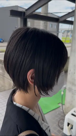 ショート arika　オケシ リョウダイのヘアスタイル