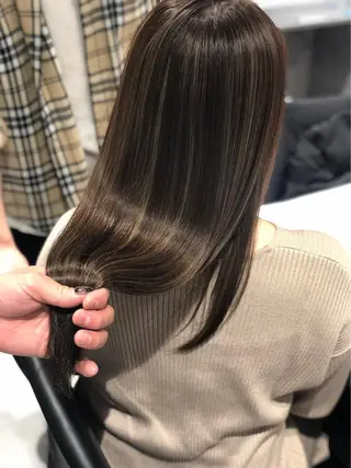 ミディアム 小顔カット✨ 透明感カラーのヘアスタイル