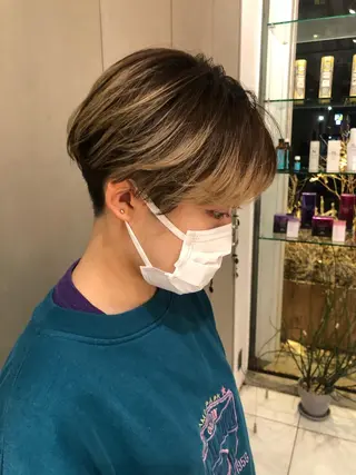 ショート カラー 古屋 花織のヘアスタイル