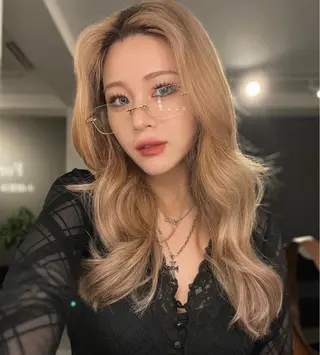 ロング 韓国ヘア×ハイトーン AYA💫のヘアスタイル