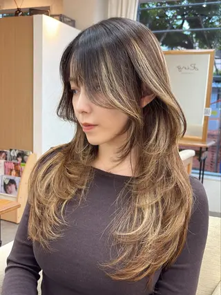 ロング Ring  by Moremuu所属・issy/ハイライト ハイトーン／レイヤーのヘアスタイル