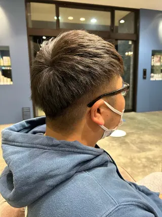 ショート メンズ 海外カラー白髪ぼかし ティファニーサユリのヘアスタイル