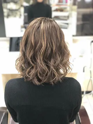 ミディアム LANI OOSAKAのヘアスタイル