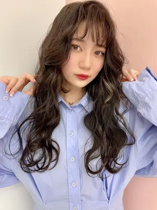 ロング パーマ ヘアアレンジ SNSで大バズり‼️ 欧米風ヘア大ヒット中のヘアスタイル