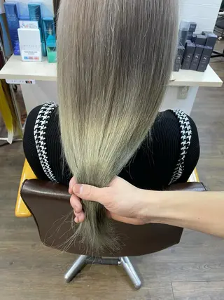 セミロング カラー ヒカ/外国人風 デザインカラーのヘアスタイル