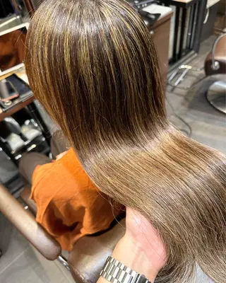 ロング 齊藤政太 顔周り カット 透明感カラーのヘアスタイル