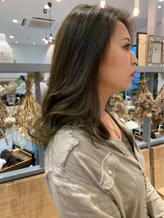 ミディアム カラー 吉原 由菜のヘアスタイル