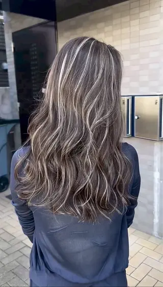ロング カラー onyx所属・表参道/ハイライト・ バレイヤージュのヘアスタイル