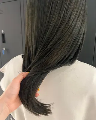 セミロング カラー 暗髪カラー🫐パーマ おくだりんかのヘアスタイル