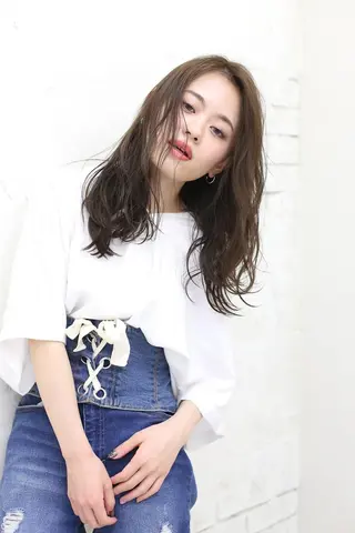 ミディアム 小林 永佳のヘアスタイル