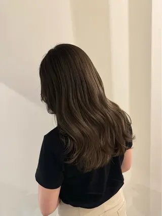 ロング カラー 内沼 恵留菜のヘアスタイル