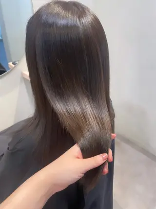 セミロング カラー 若月 あやかのヘアスタイル