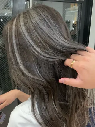 ロング カラー ONYX 表参道所属・表参道/ハイライト 髪質改善ストレートのヘアスタイル