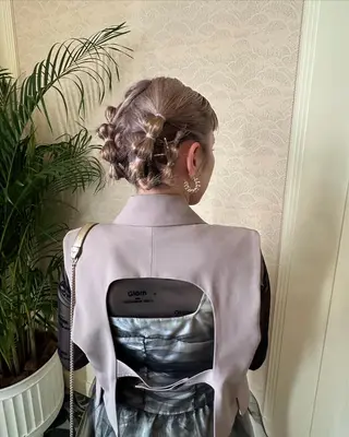 ミディアム ヘアアレンジ ミウラナツサ /レイヤーカットのヘアスタイル