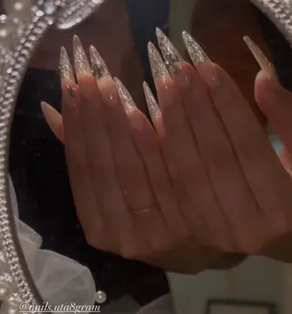 ネイル 𝐍𝐚𝐢𝐥 𝐬𝐚𝐥𝐨𝐧 𝐤𝐢𝐭𝐭𝐲所属・日妻 詩葉のネイルデザイン