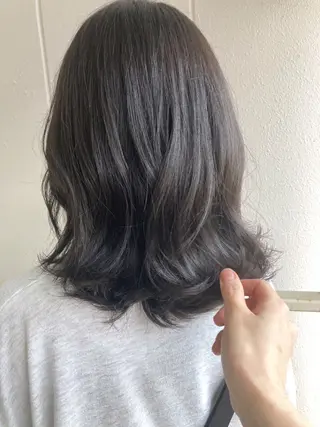 ミディアム roka ノゾミのヘアスタイル