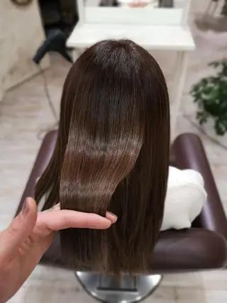 ロング Aile所属・酸性ストレート／カラ ー/山下高明のヘアスタイル