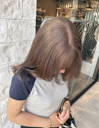 セミロング カラー グレージュ× ボブ× ハイトーン　前田隆太のヘアスタイル