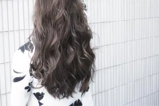 ロング カラー AnFye cinq mille所属・AnFye cinq milleのヘアスタイル