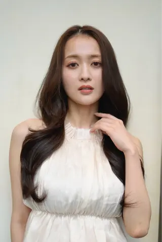 ロング 矢津田 侑のヘアスタイル