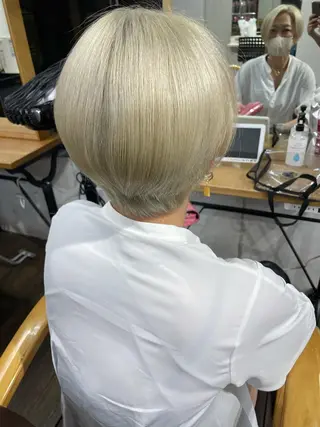 ショート カラー ヒカ/外国人風 デザインカラーのヘアスタイル