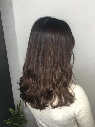 ミディアム カラー ヘアアレンジ 🧶ブリーチカラー TERU🧶のヘアスタイル