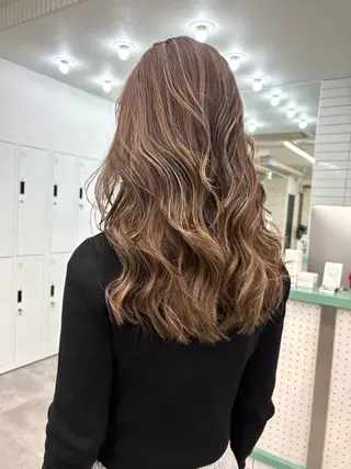セミロング Ⓜ︎iyu🌊/ハイ ライト/海外風カラーのヘアスタイル