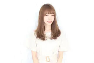 セミロング カラー 細沼 葵のヘアスタイル