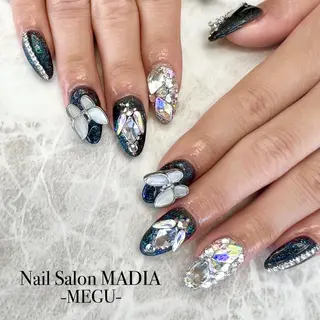 ネイル MADIA藤沢所属・MADIA MEGUのネイルデザイン