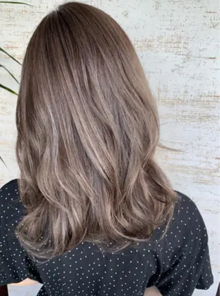 ミディアム カラー est hair &beautyのヘアスタイル