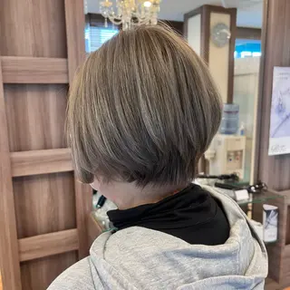 ショート カラー ナチュラル暖色カラー 🤎 佐藤栞のヘアスタイル