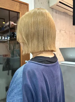 ショート 切りっぱなしボブ/ ブリーチカラー/大塚のヘアスタイル