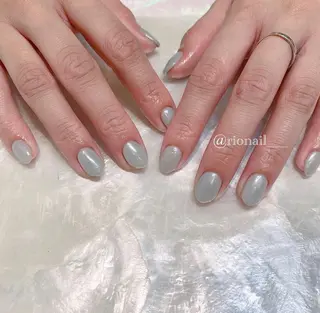 ネイル 𝘙𝘪𝘰𝘯𝘢 ...🕯🤍のネイルデザイン