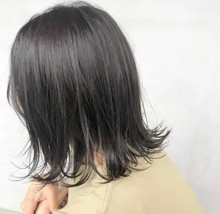 ミディアム カラー 小森 樹奈のヘアスタイル