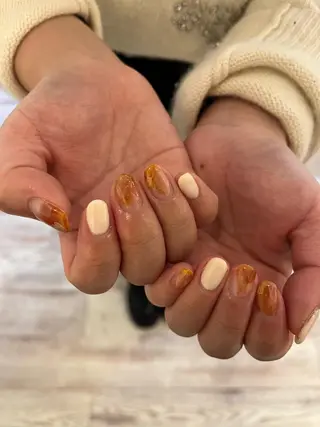 ネイル une／YUKINA 🫧大人nuanceのネイルデザイン