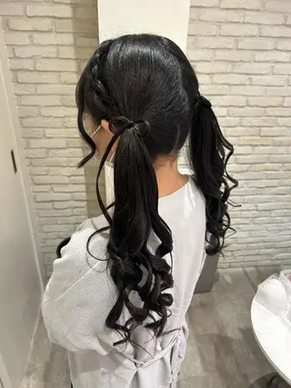 ロング ヘアアレンジ ミユ🎀ヘアメ 🎨デザインカラーのヘアスタイル