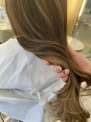 カラー 内田温子大人女性 ハイライト、ボブのヘアスタイル