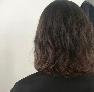 ミディアム パーマ いけだ ひかり ハイライトくびれヘアのヘアスタイル