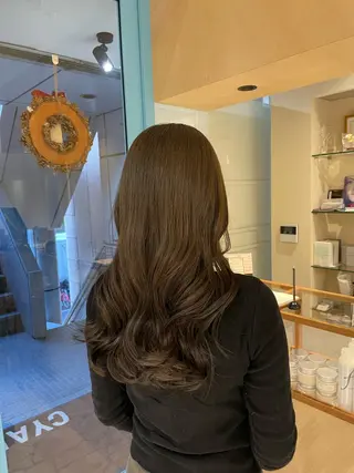 ロング カラー CYAN.矢場町店所属・三代 ゆりあのヘアスタイル