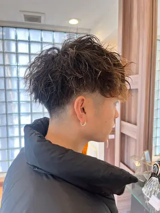 ショート パーマ メンズ ナチュラル暖色カラー 🤎 佐藤栞のヘアスタイル