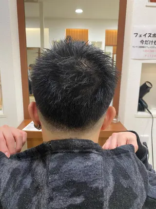 ショート フジサキ ハヤトのヘアスタイル
