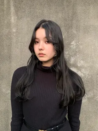 ロング カラー 岡田 知佳のヘアスタイル