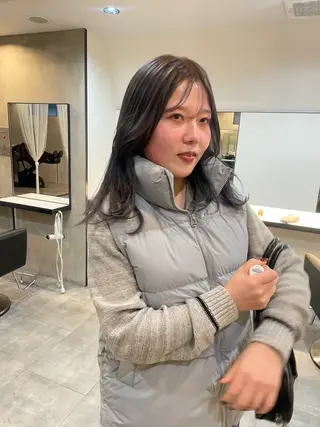 セミロング カラー 渋谷 留菜のヘアスタイル