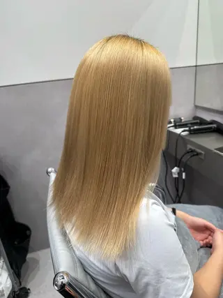 セミロング SALOWIN心斎橋Suite店所属・ブリーチ毛にもできる 縮毛矯正|鷹司郎のヘアスタイル