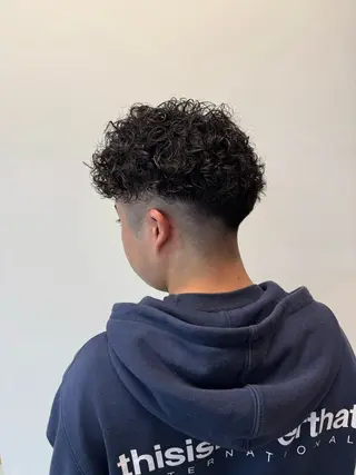 パーマ メンズ 1inch所属・透明感カラー/似合わ せカット/亀井唯登のヘアスタイル