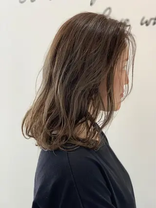 ミディアム 明石 歩樹のヘアスタイル