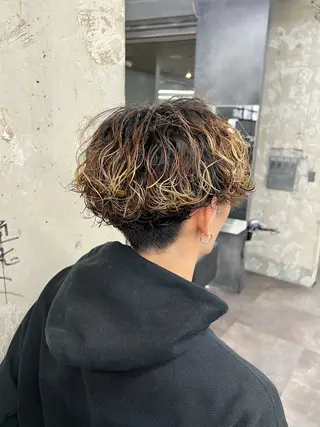 ミディアム パーマ メンズ je suis heureuse所属・ハイライトカラー 🌀ゆい❣️のヘアスタイル